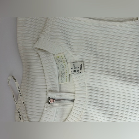 FOREVER 21+ OFF WHITE RIBBED LONG SLEEVE BODY CON DRESS W CUTOUT SHOULDERS Sz.1X - Picture 6 of 7